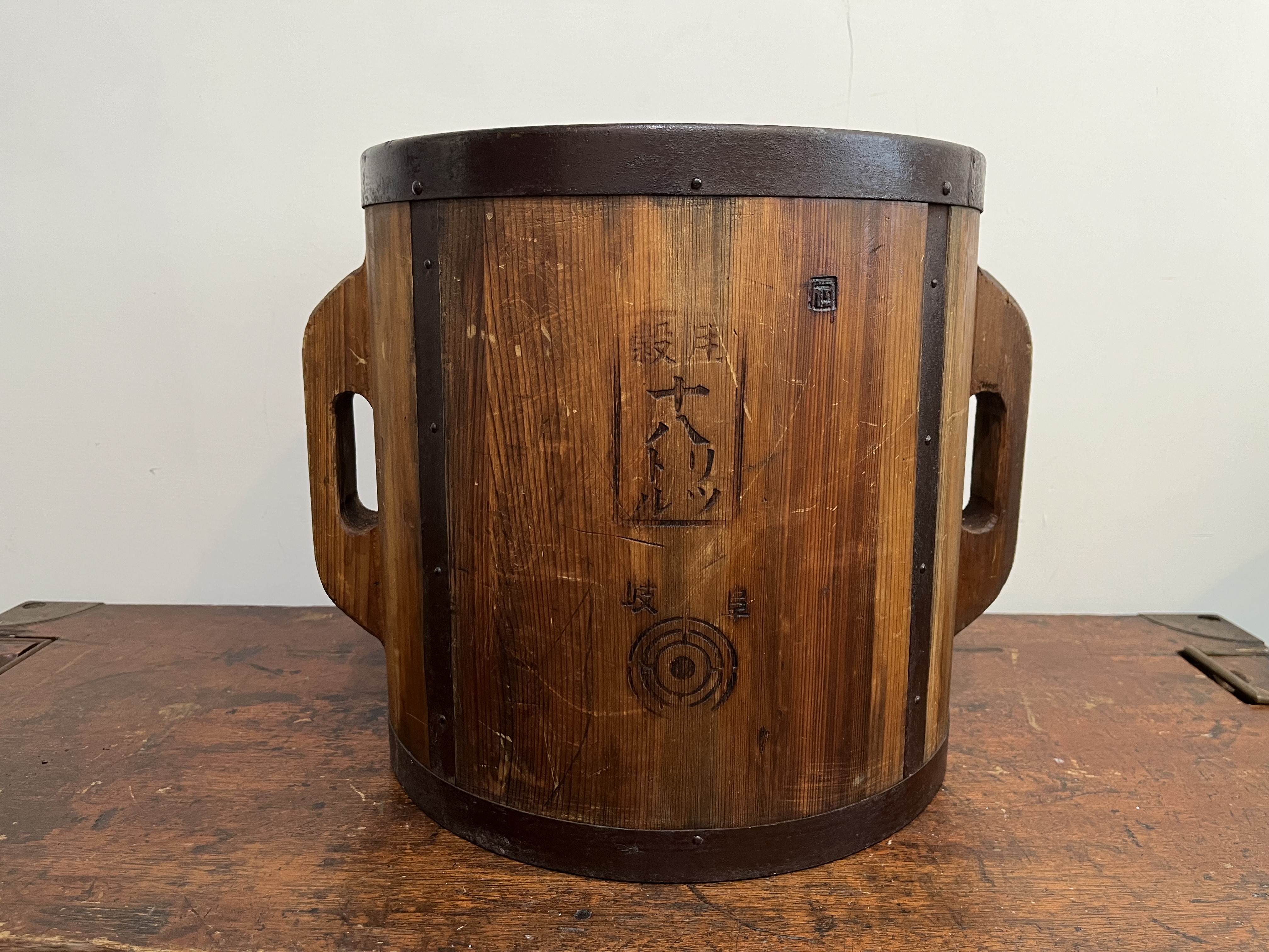 Wooden rice measure: 18 litres 木製米斗-18升